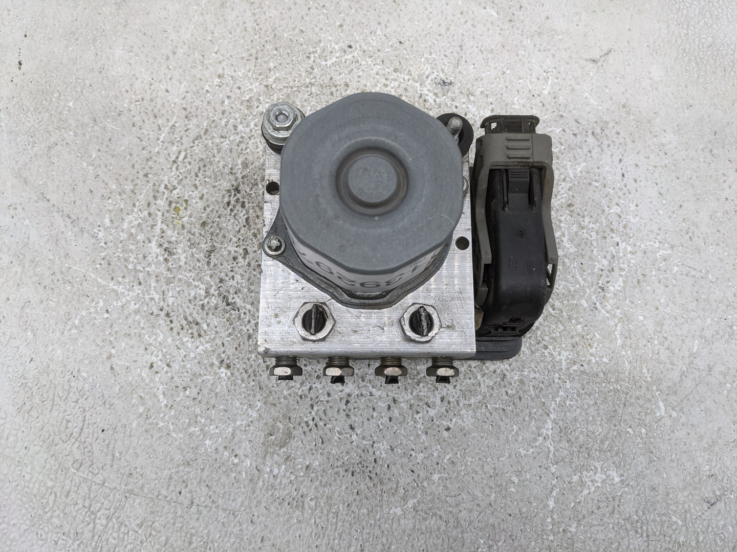 2013-2014 Ford Flex ABS Pump Control Module Replacement P/N:DA83-2C405-AG DA83-2C405-A Fits Fits 2013 2014 OEM Used Auto Par