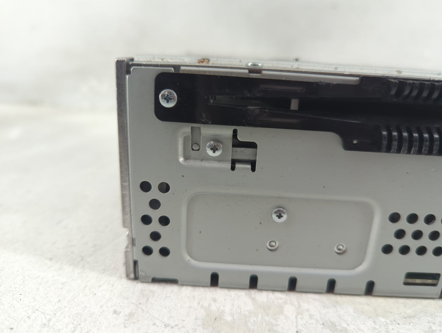 2013-2014 Ford Flex Radio AM FM Cd Player Receiver Replacement P/N:DA8T-19C107-JB Fits Fits 2013 2014 OEM Used Auto Parts - 