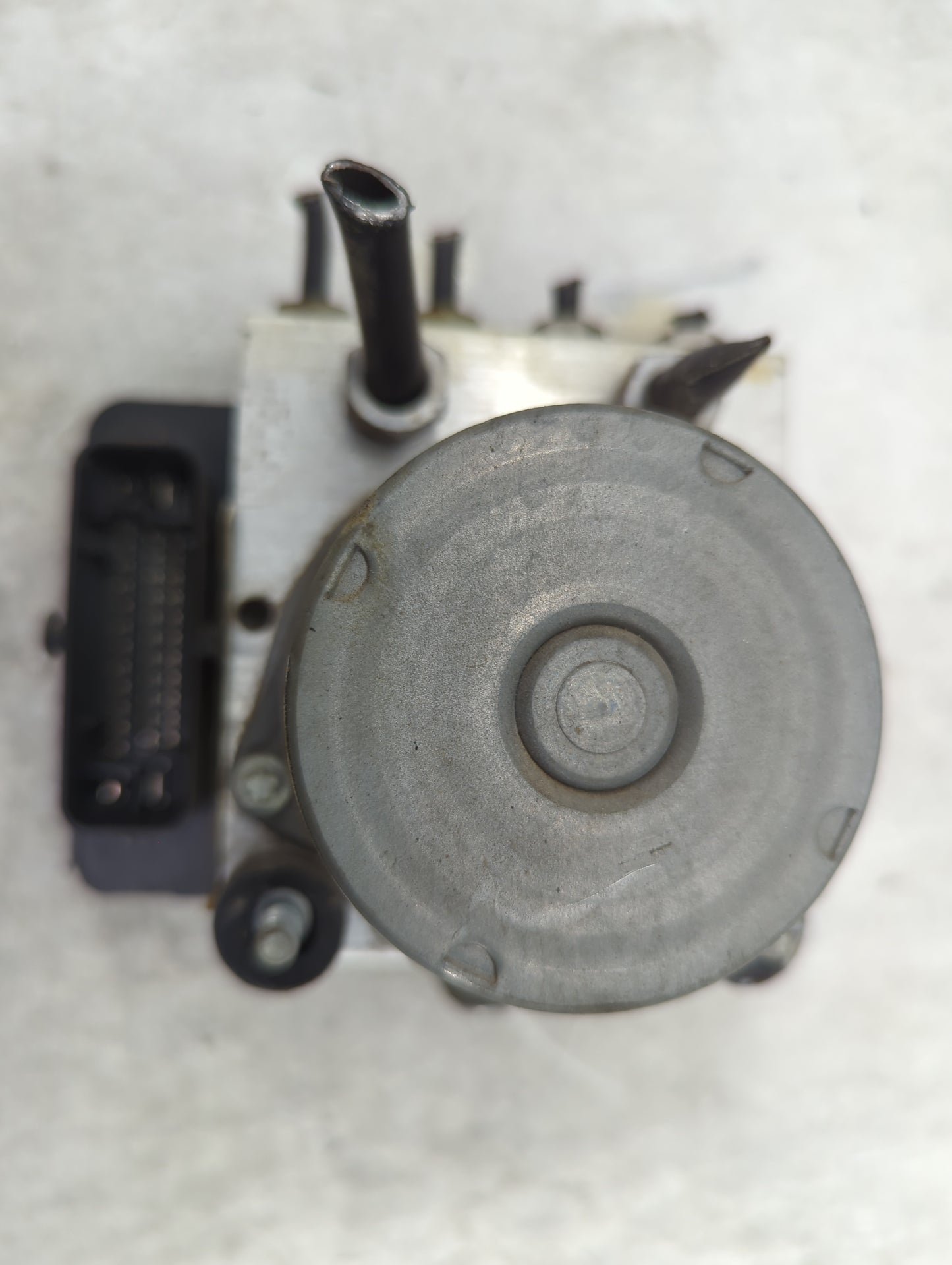 2013-2014 Ford Flex ABS Pump Control Module Replacement P/N:DA83-2C405-B Fits Fits 2013 2014 OEM Used Auto Parts - Oemusedau