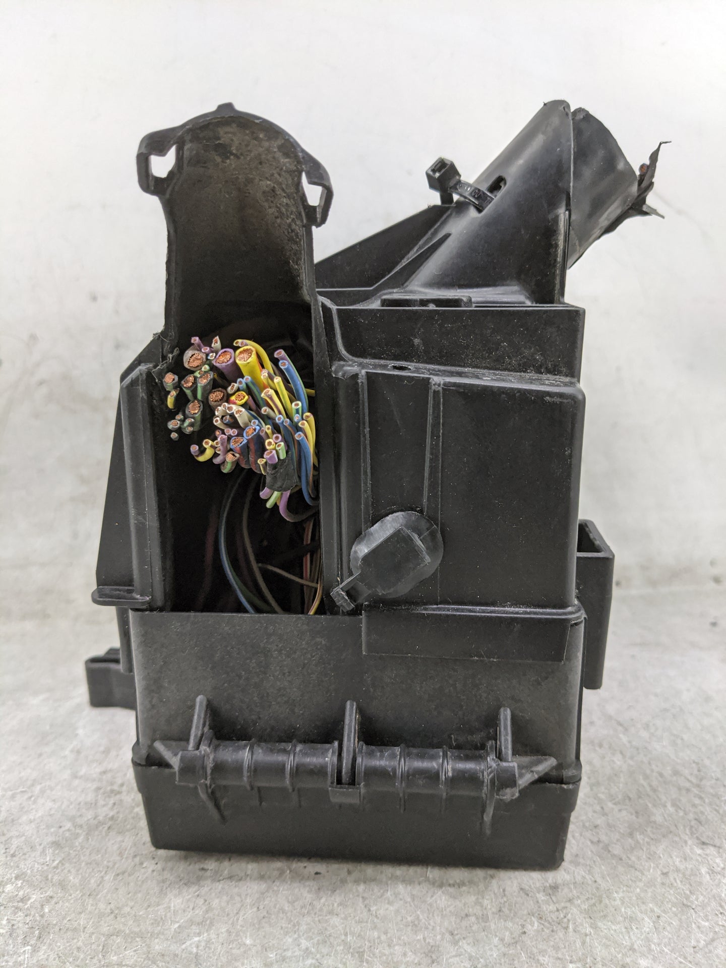 2013-2015 Ford Flex Fusebox Fuse Box Panel Relay Module P/N:BT2T-14B192-AA BT2T-14B192-BA Fits Fits 2013 2014 2015 OEM Used 