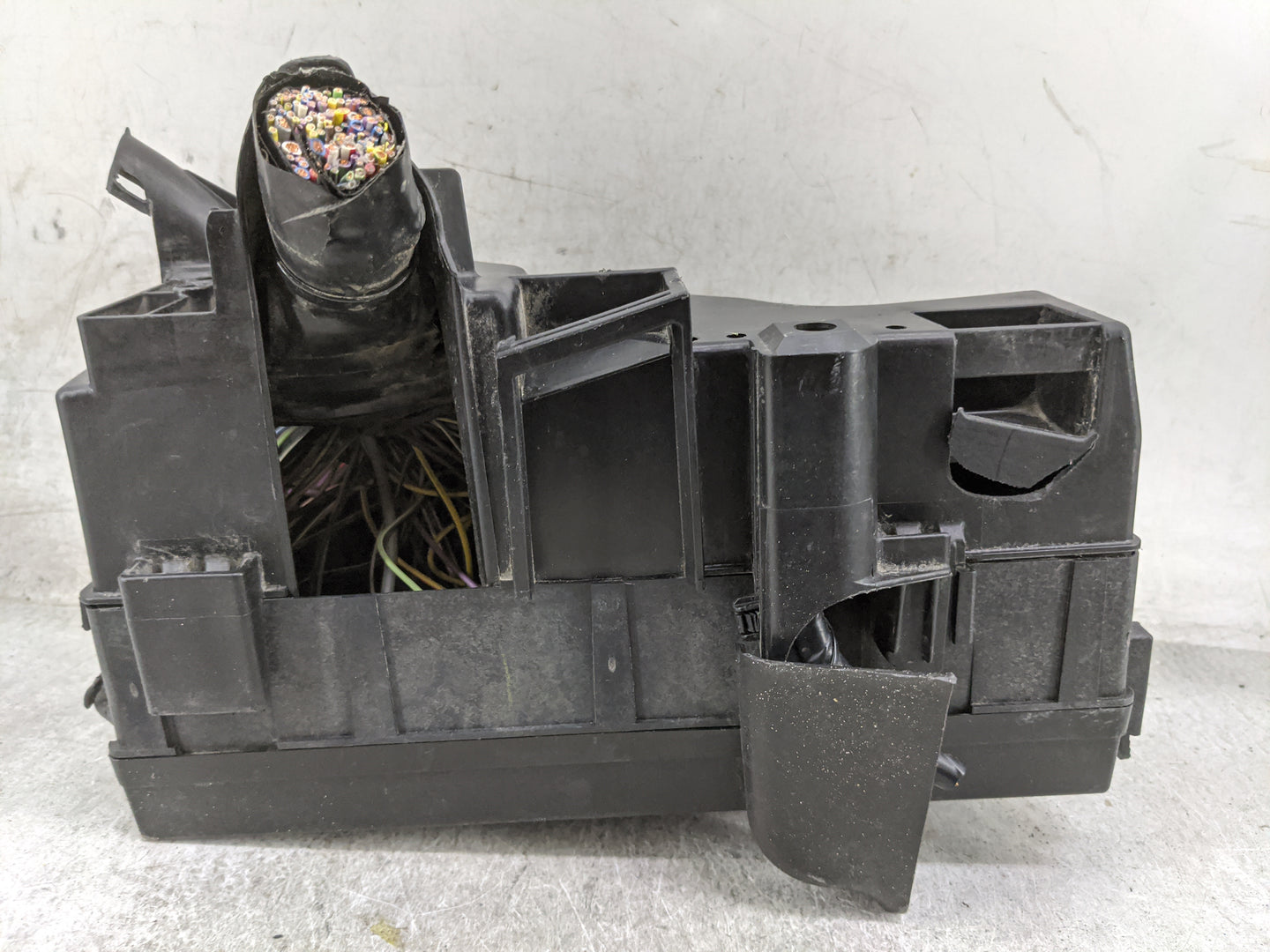 2013-2015 Ford Flex Fusebox Fuse Box Panel Relay Module P/N:BT2T-14B192-AA BT2T-14B192-BA Fits Fits 2013 2014 2015 OEM Used 