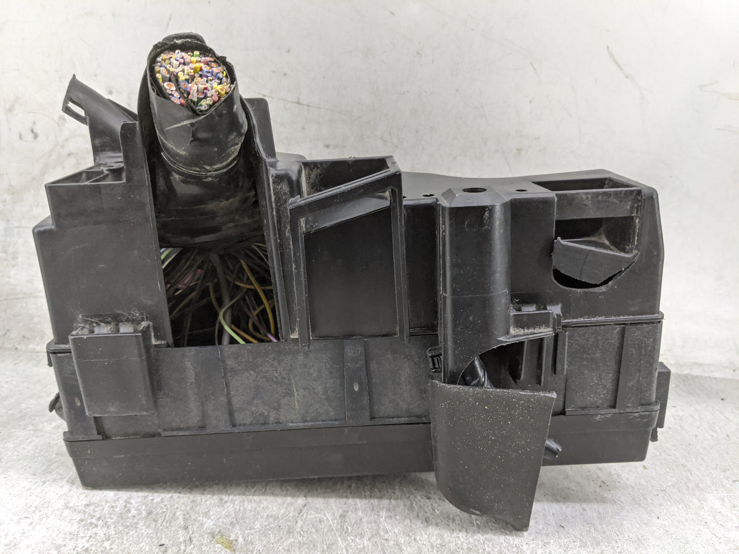 2013-2015 Ford Flex Fusebox Fuse Box Panel Relay Module P/N:BT2T-14B192-AA BT2T-14B192-BA Fits Fits 2013 2014 2015 OEM Used 