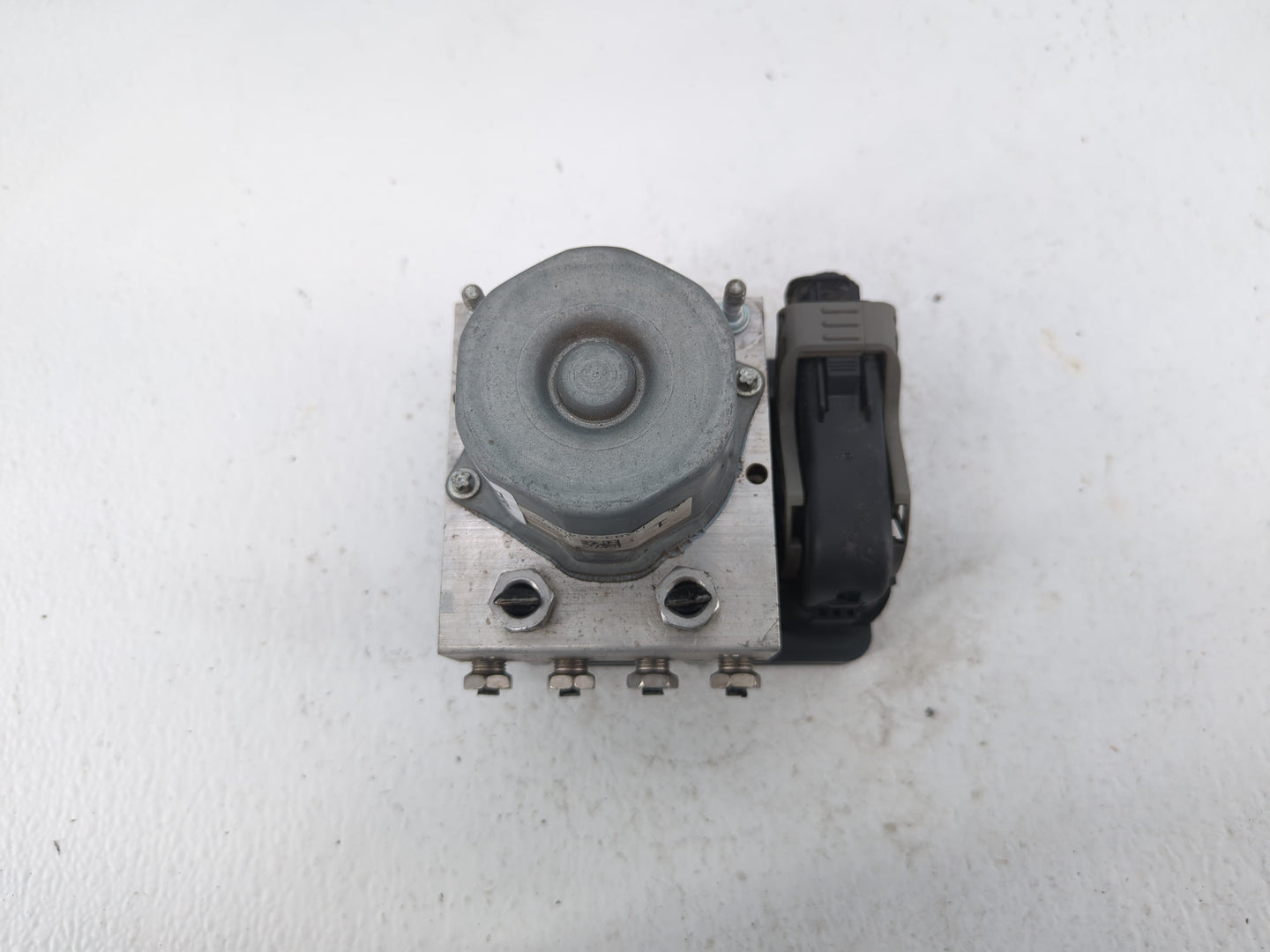 2013-2014 Ford Flex ABS Pump Control Module Replacement P/N:DA83-2C40 AG Fits Fits 2013 2014 OEM Used Auto Parts - Oemusedau