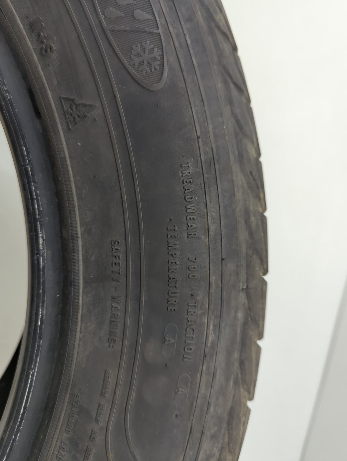 Used Tire P235/60R18 GOODYEAR ASSURANCE 103H - Tread Depth 6/32 - Oemusedautoparts1.com