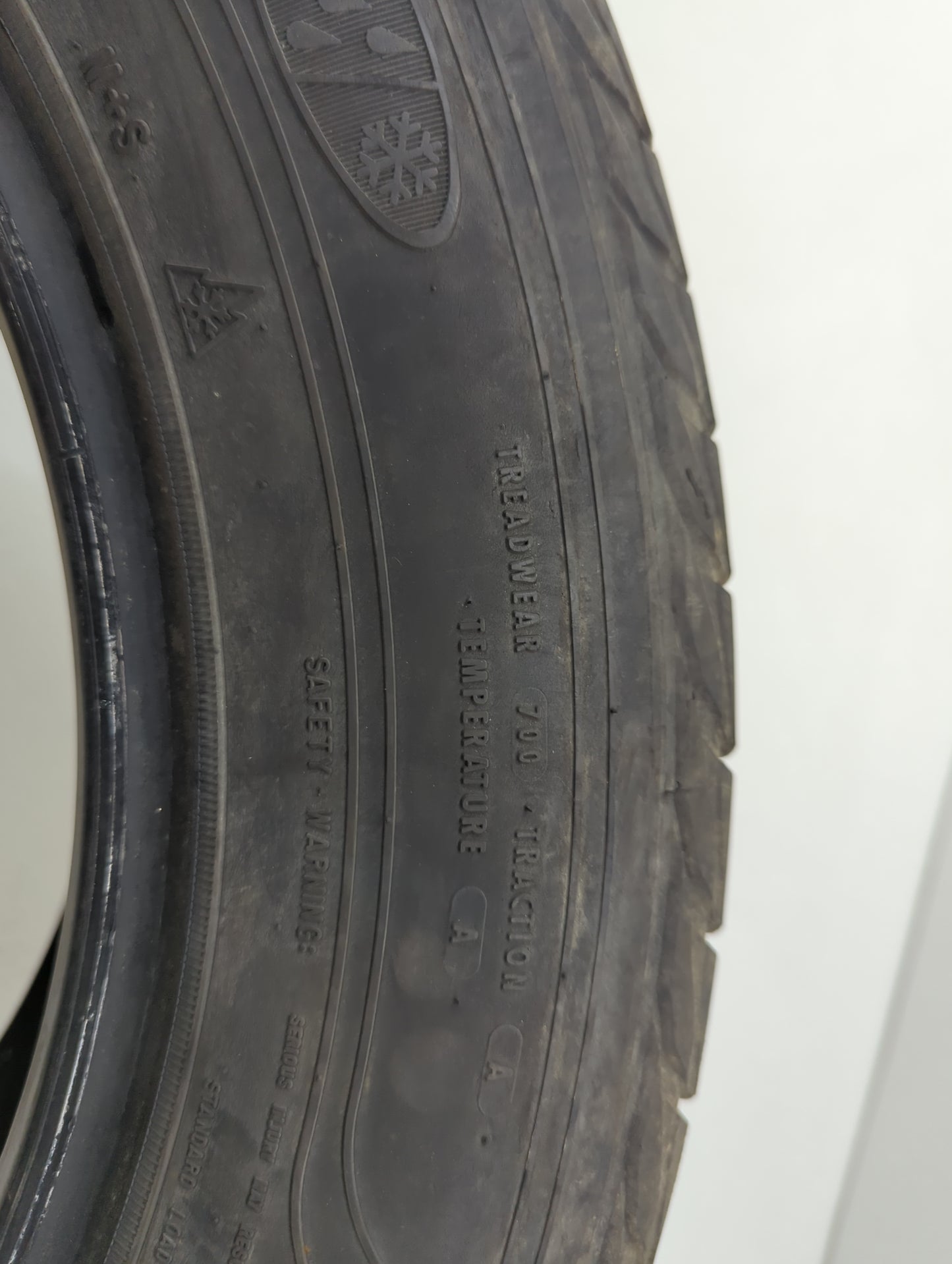 Used Tire P235/60R18 GOODYEAR ASSURANCE 103H - Tread Depth 6/32 - Oemusedautoparts1.com