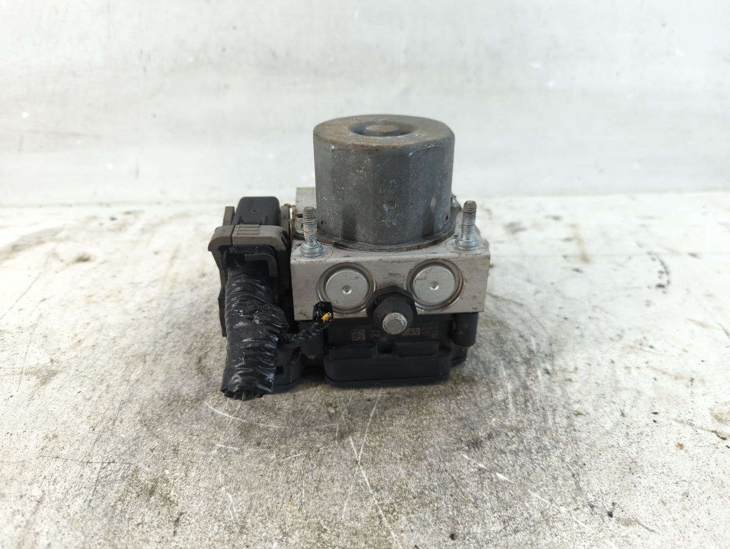 2014-2019 Ford Flex ABS Pump Control Module Replacement P/N:DA83-2C405-AG Fits Fits 2014 2015 2016 2017 2018 2019 OEM Used A