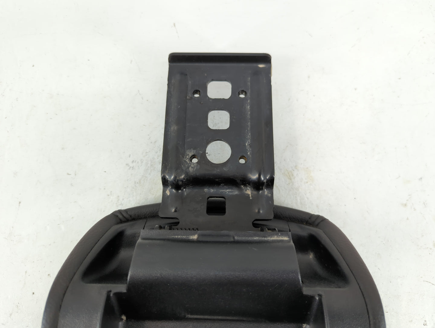 2012-2014 Ford Focus Center Console Armrest Cover Lid P/N:1546252 1080843X-15-CB Fits Fits 2012 2013 2014 OEM Used Auto Part