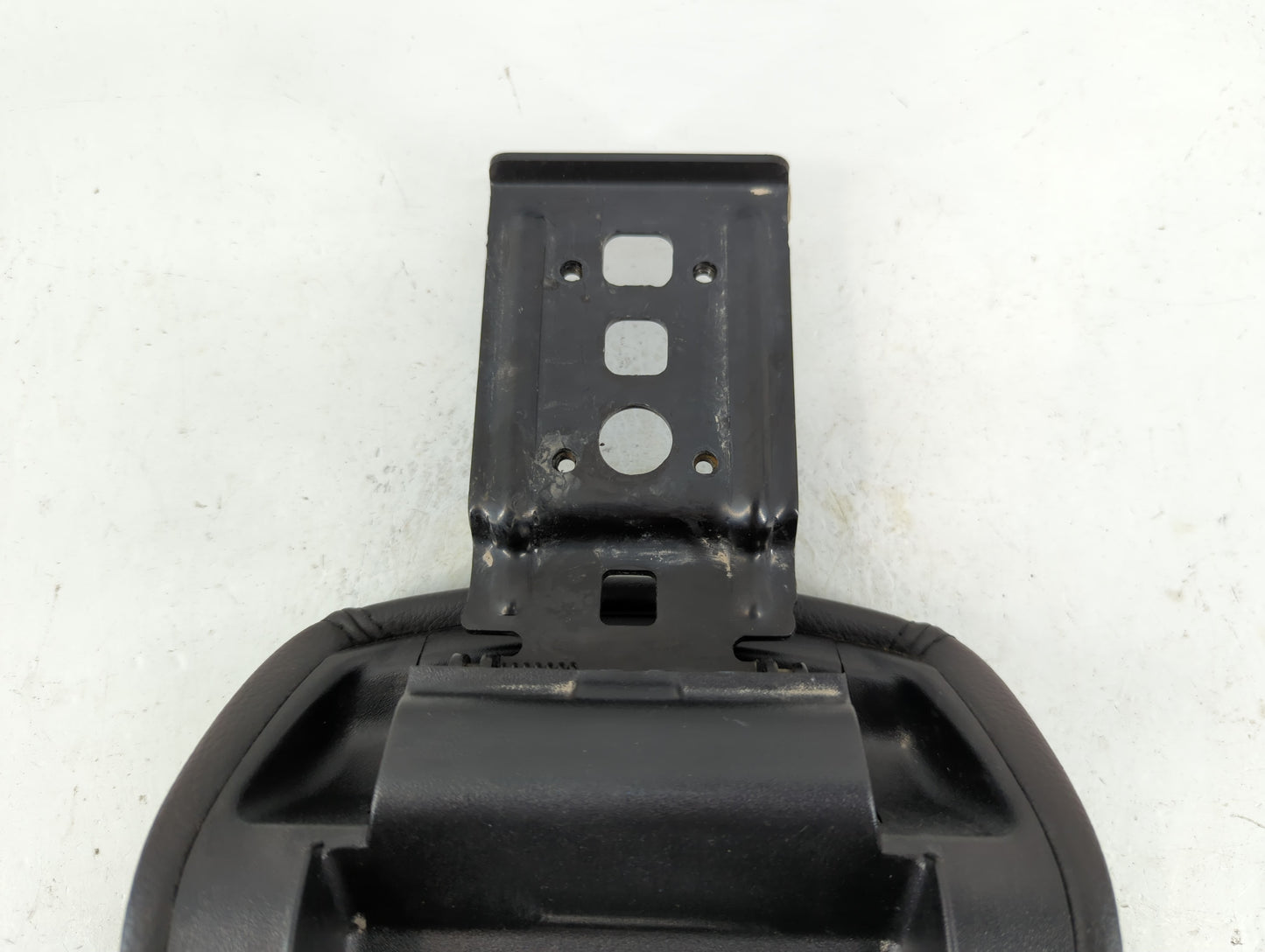 2012-2014 Ford Focus Center Console Armrest Cover Lid P/N:1546252 1080843X-15-CB Fits Fits 2012 2013 2014 OEM Used Auto Part