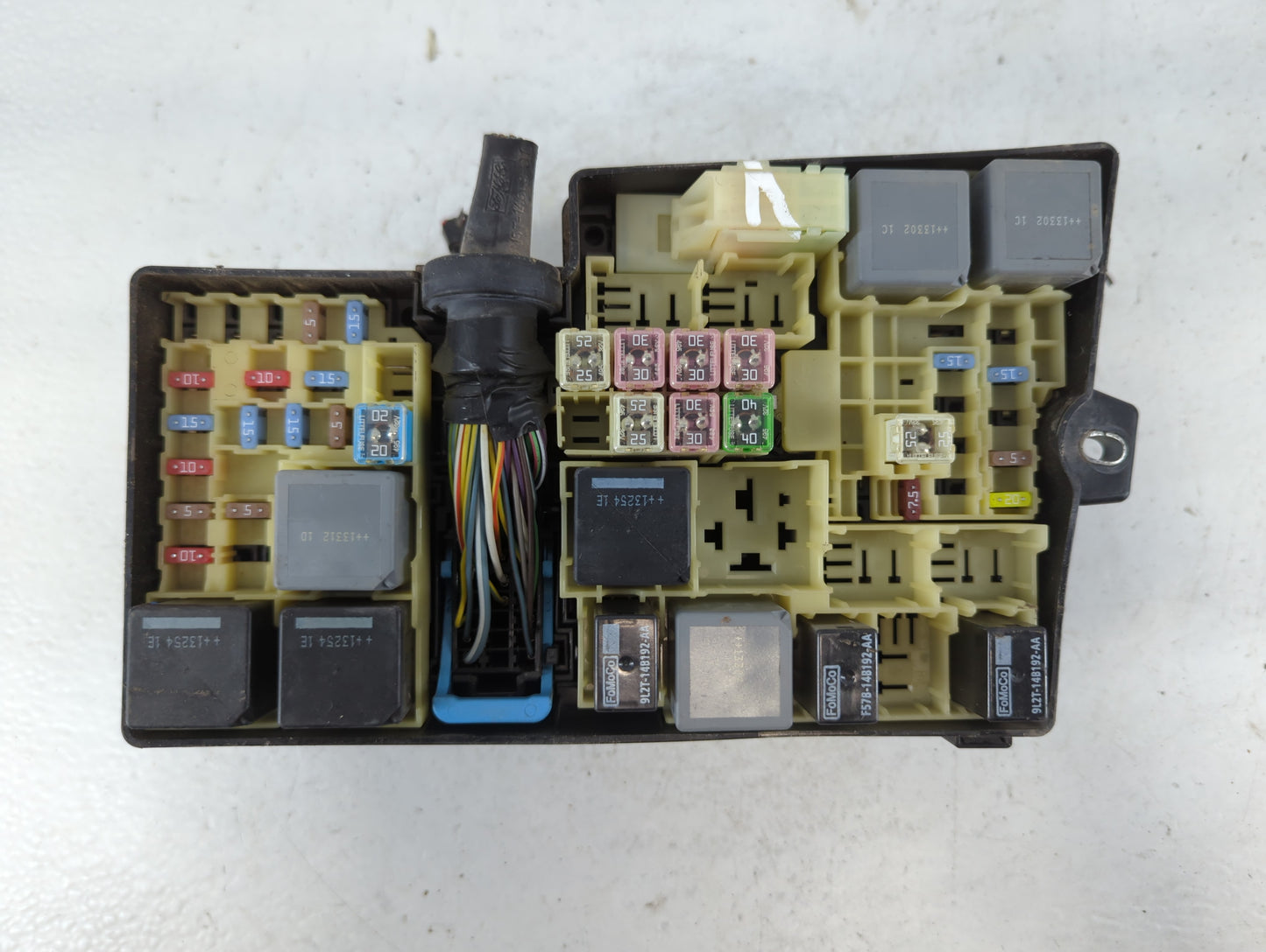2012-2014 Ford Focus Fusebox Fuse Box Panel Relay Module P/N:AV6T-14A067-AC Fits Fits 2012 2013 2014 OEM Used Auto Parts - O