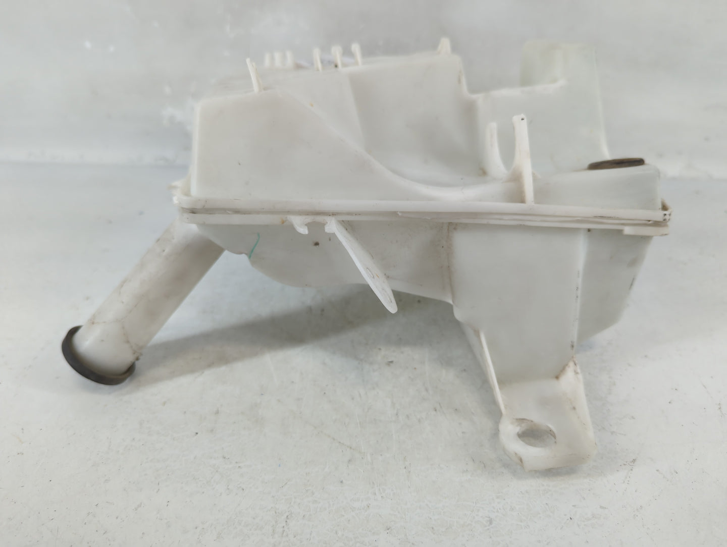 2012-2018 Ford Focus Windshield Washer Fluid Reservoir Bottle Oem - Oemusedautoparts1.com