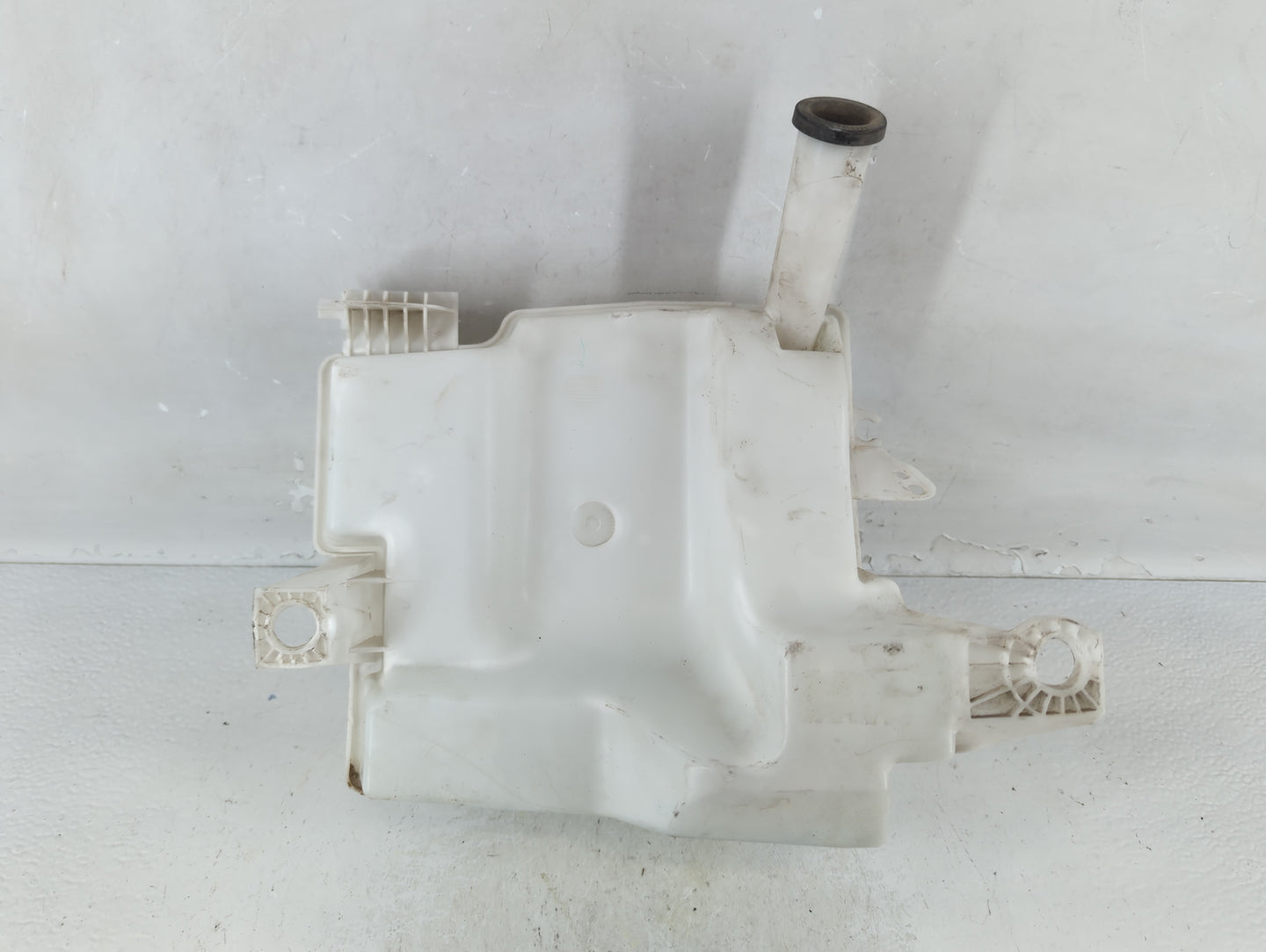 2012-2018 Ford Focus Windshield Washer Fluid Reservoir Bottle Oem - Oemusedautoparts1.com