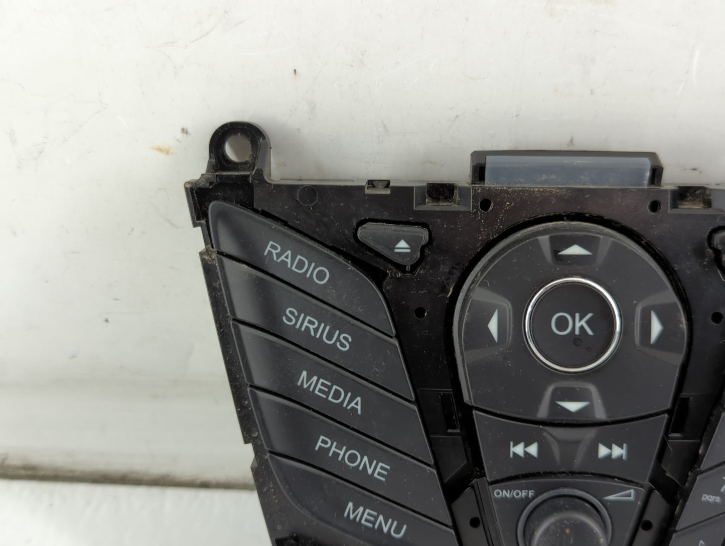 2013-2014 Ford Focus Radio AM FM Cd Player Receiver Replacement P/N:DM5T 18K811 KA Fits Fits 2013 2014 OEM Used Auto Parts -