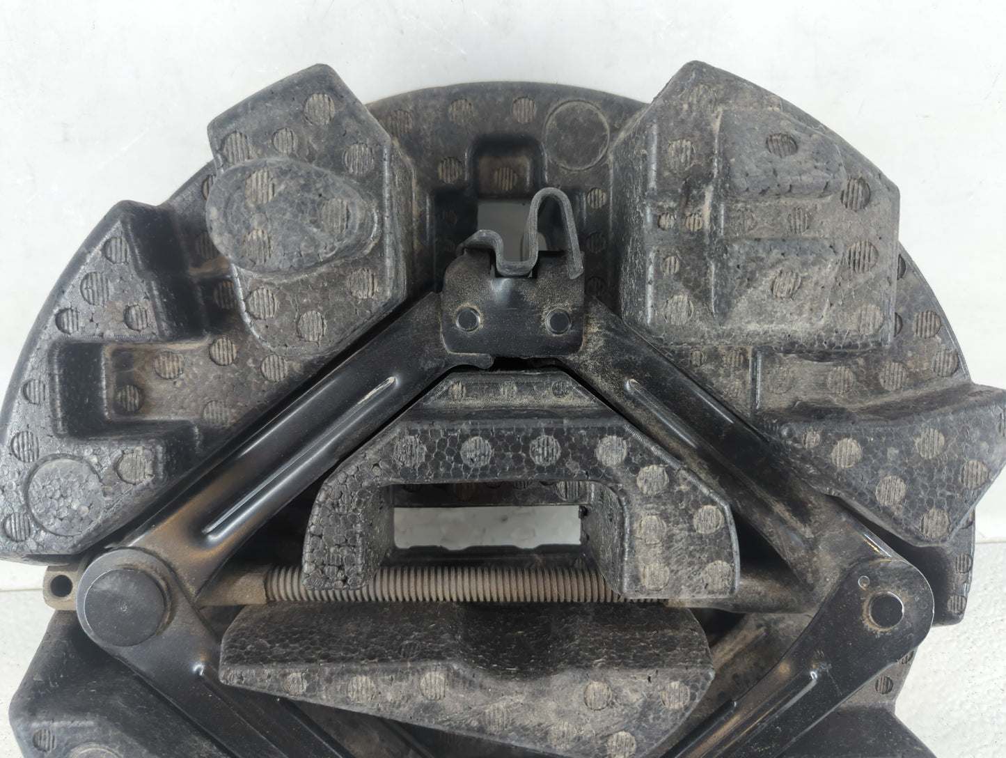 2014 Ford Focus Spare Scissor Car Jack 1048294 - Oemusedautoparts1.com