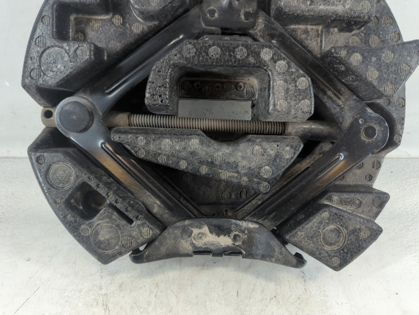 2014 Ford Focus Spare Scissor Car Jack 1048294 - Oemusedautoparts1.com