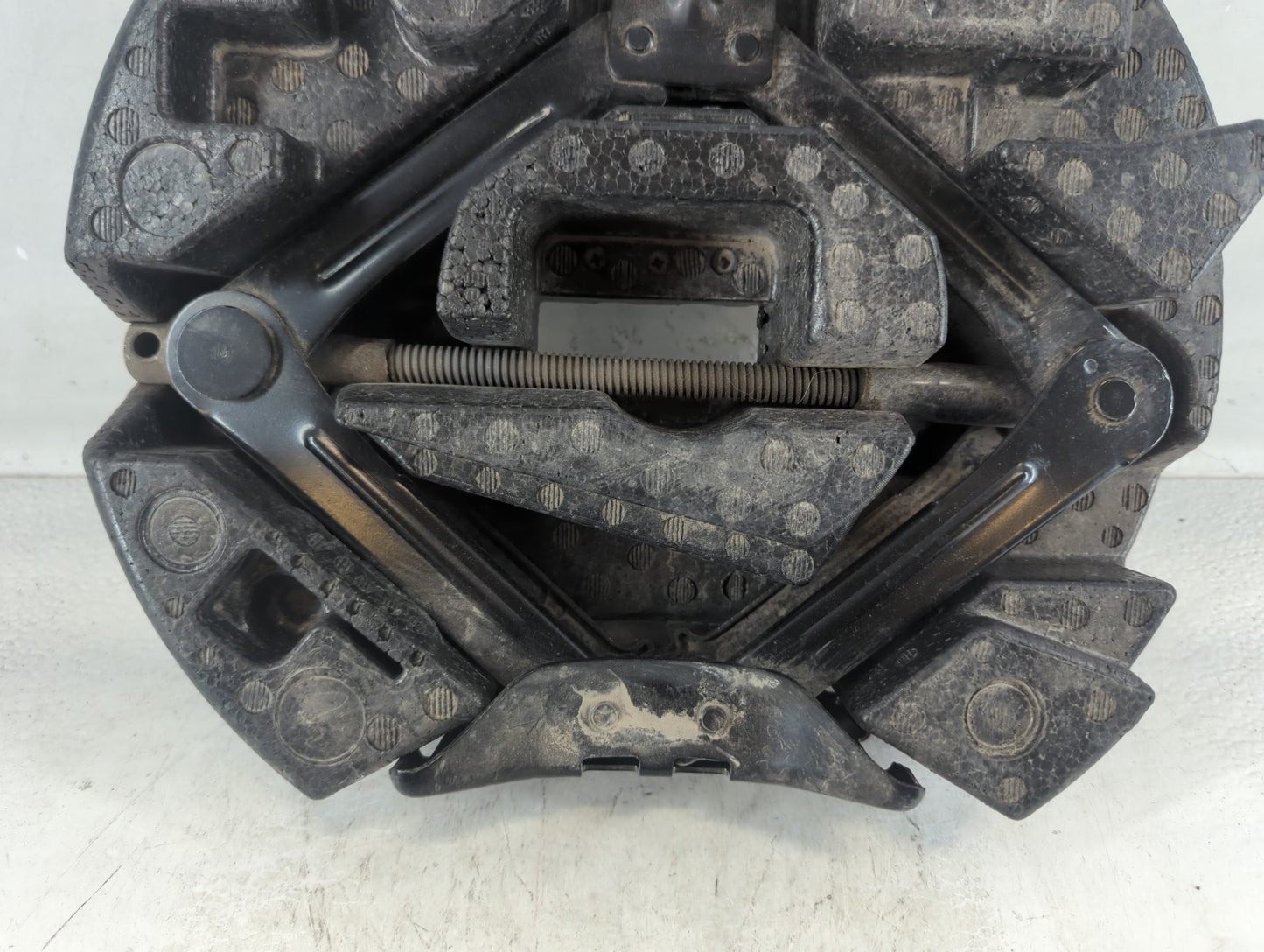 2014 Ford Focus Spare Scissor Car Jack 1048294 - Oemusedautoparts1.com