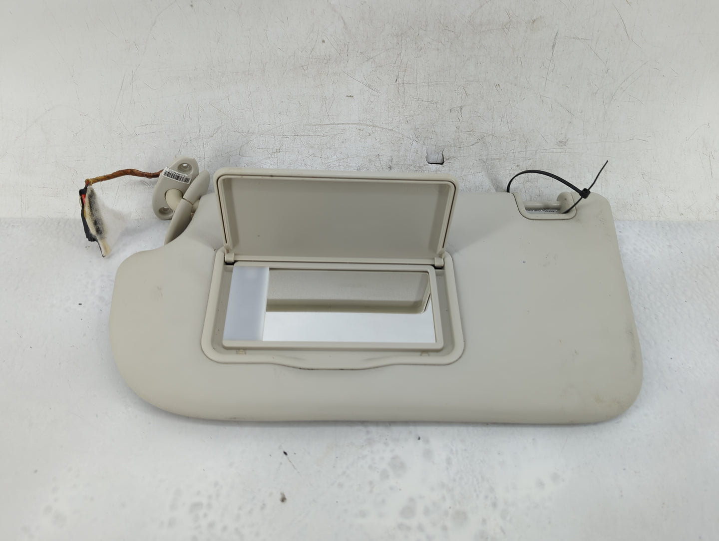 2013-2018 Ford Focus Sun Visor Shade Replacement Driver Left Mirror Fits Fits 2013 2014 2015 2016 2017 2018 OEM Used Auto Pa