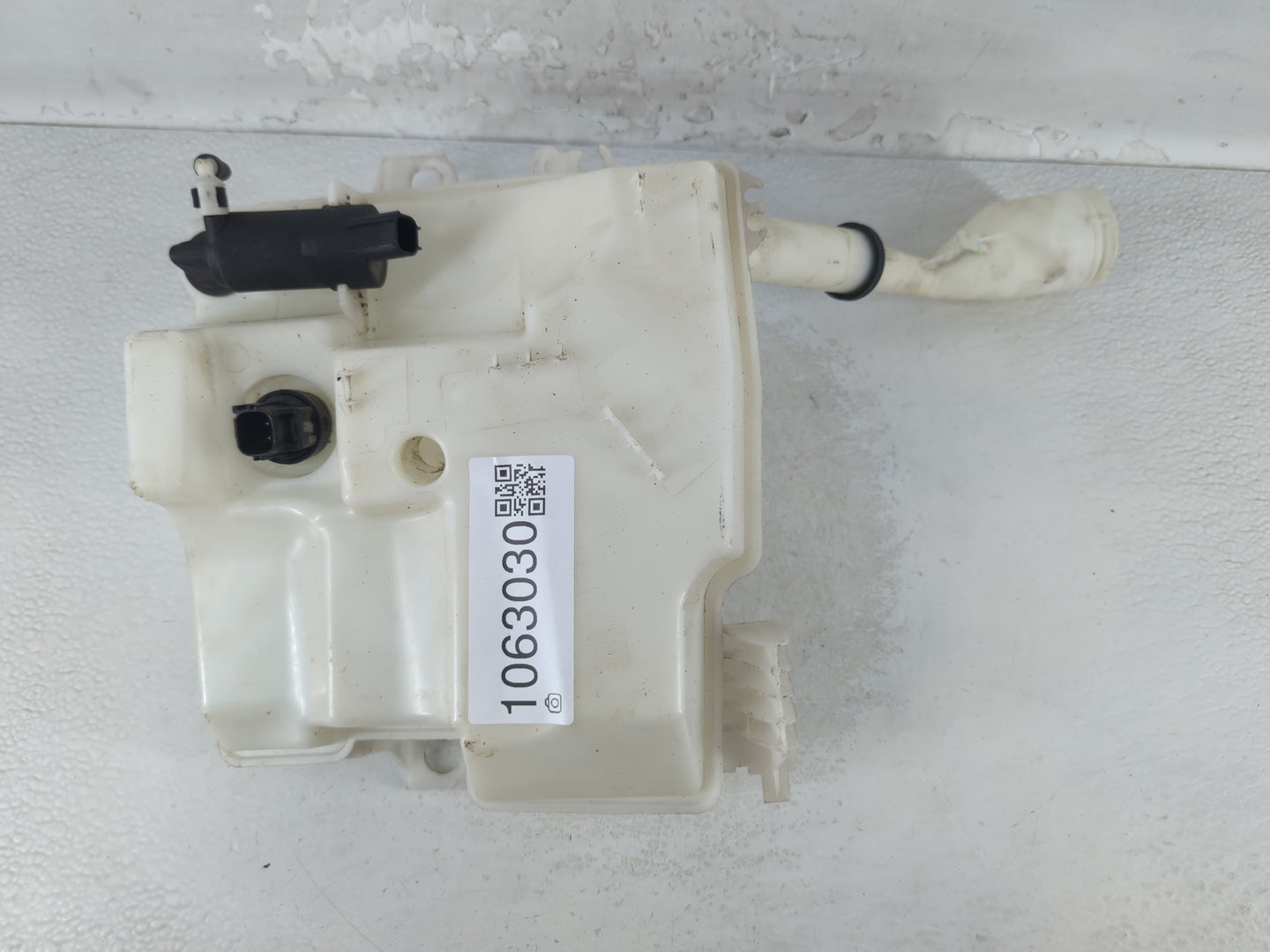 2012-2018 Ford Focus Windshield Washer Fluid Reservoir Bottle Oem - Oemusedautoparts1.com