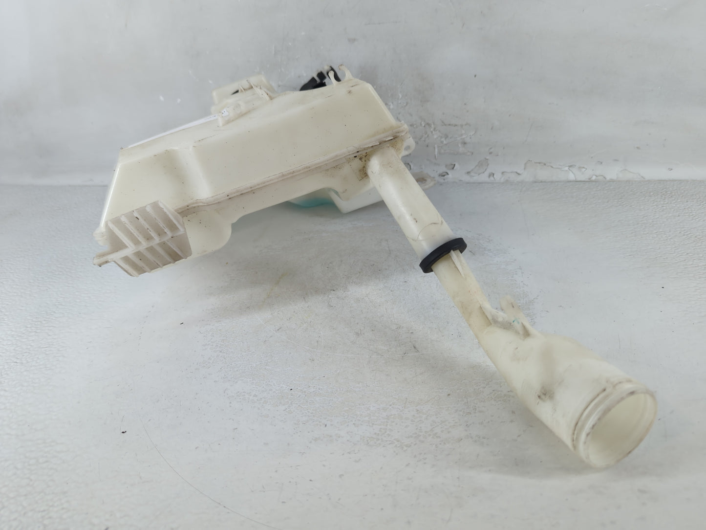 2012-2018 Ford Focus Windshield Washer Fluid Reservoir Bottle Oem - Oemusedautoparts1.com