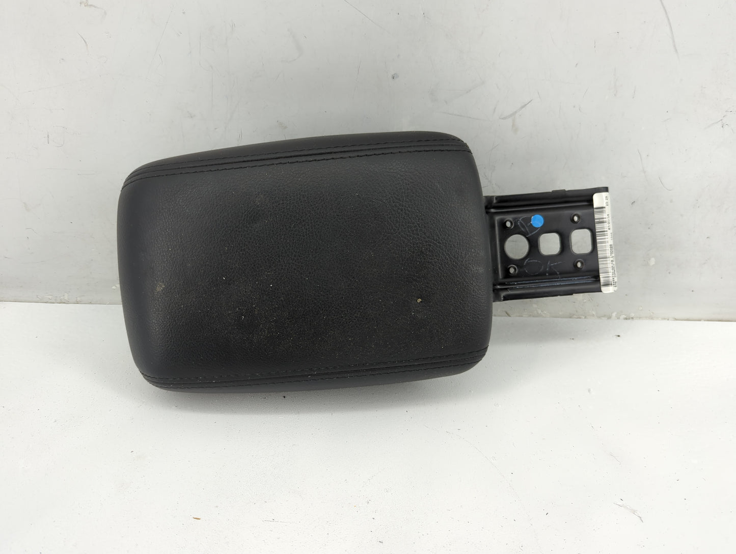 2012-2014 Ford Focus Center Console Armrest Cover Lid P/N:1795488 Fits Fits 2012 2013 2014 OEM Used Auto Parts - Oemusedauto