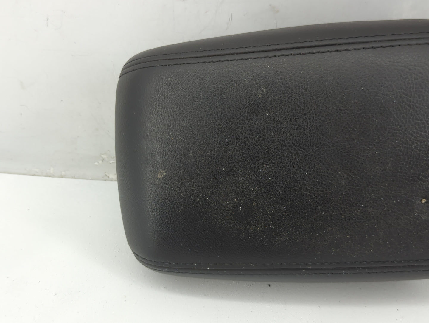 2012-2014 Ford Focus Center Console Armrest Cover Lid P/N:1795488 Fits Fits 2012 2013 2014 OEM Used Auto Parts - Oemusedauto