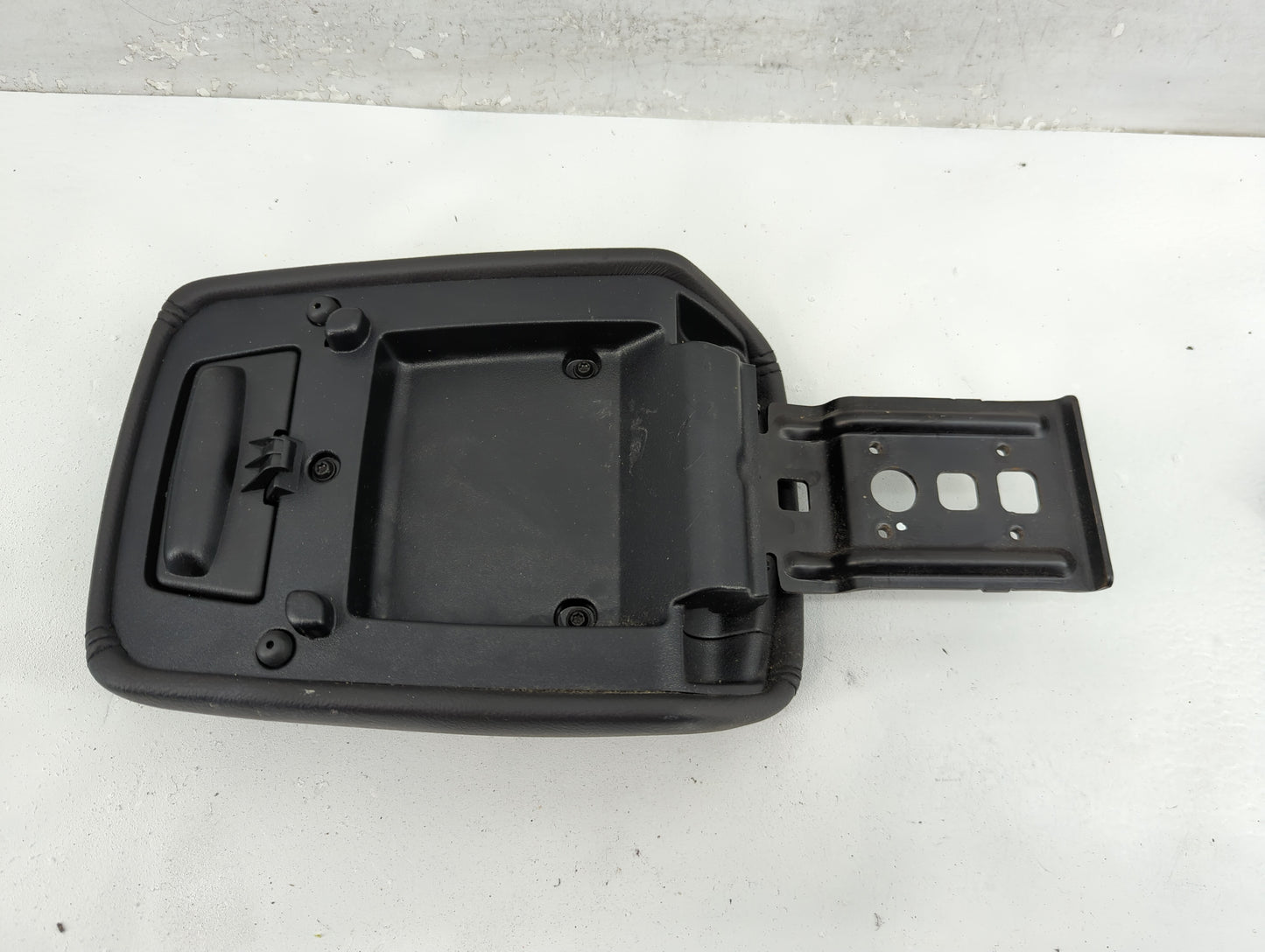 2012-2014 Ford Focus Center Console Armrest Cover Lid P/N:1795488 Fits Fits 2012 2013 2014 OEM Used Auto Parts - Oemusedauto