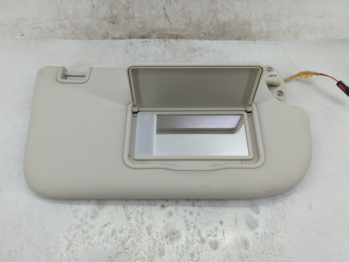 2013-2018 Ford Focus Sun Visor Shade Replacement Passenger Right Mirror Fits Fits 2013 2014 2015 2016 2017 2018 OEM Used Aut