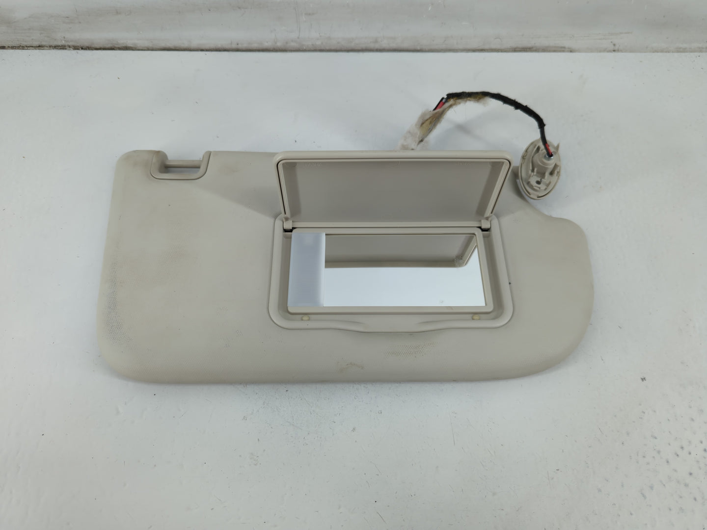 2013-2018 Ford Focus Sun Visor Shade Replacement Passenger Right Mirror Fits Fits 2013 2014 2015 2016 2017 2018 OEM Used Aut