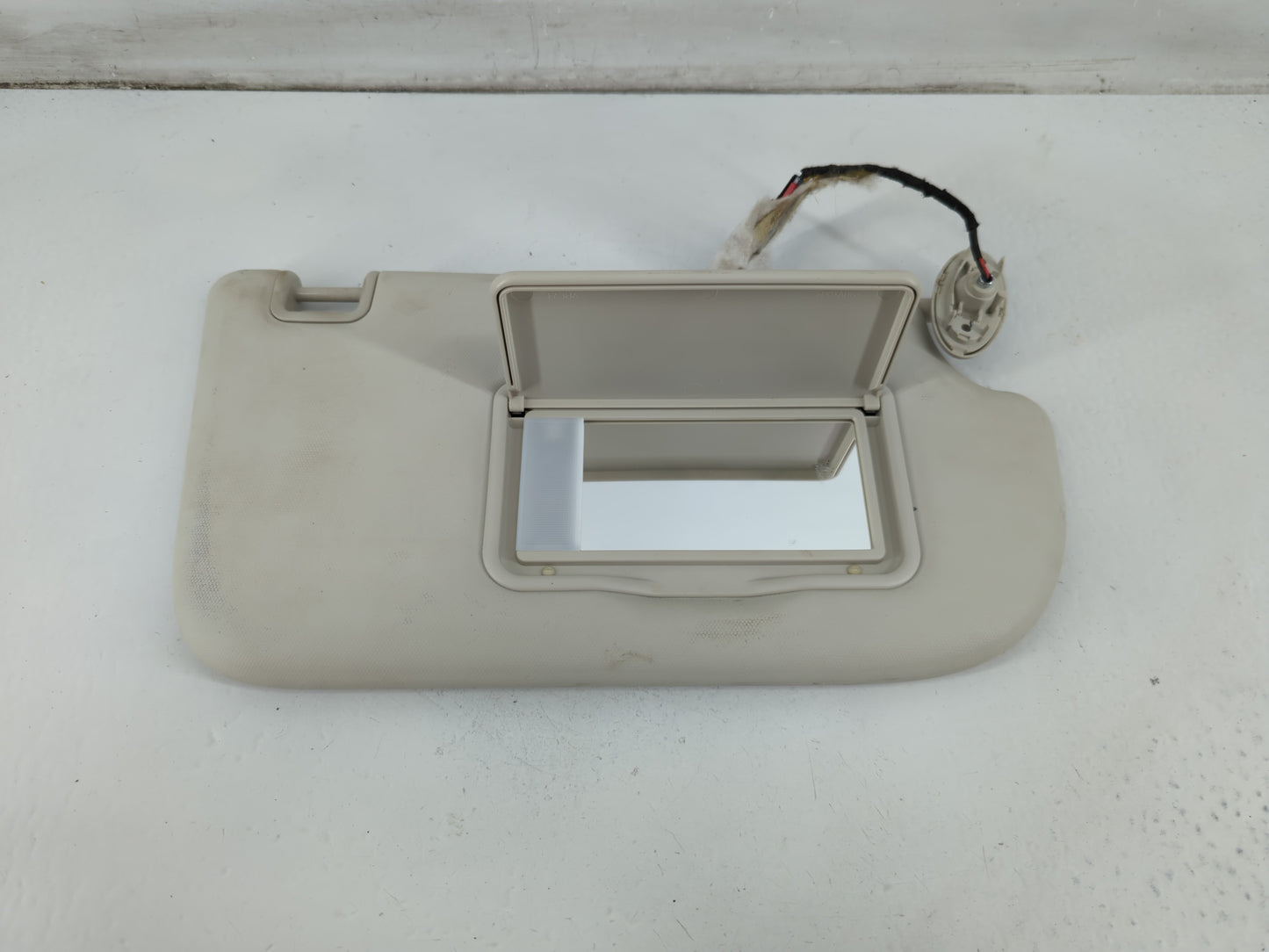 2013-2018 Ford Focus Sun Visor Shade Replacement Passenger Right Mirror Fits Fits 2013 2014 2015 2016 2017 2018 OEM Used Aut