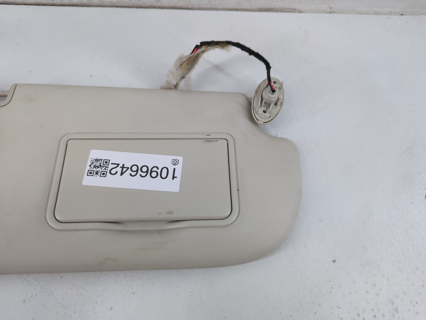 2013-2018 Ford Focus Sun Visor Shade Replacement Passenger Right Mirror Fits Fits 2013 2014 2015 2016 2017 2018 OEM Used Aut