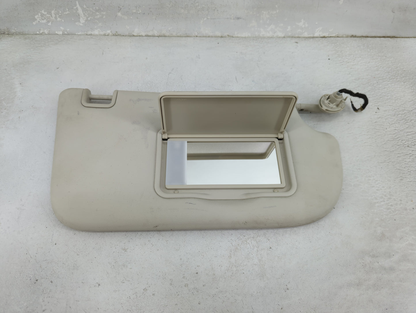 2013-2018 Ford Focus Sun Visor Shade Replacement Passenger Right Mirror Fits Fits 2013 2014 2015 2016 2017 2018 OEM Used Aut