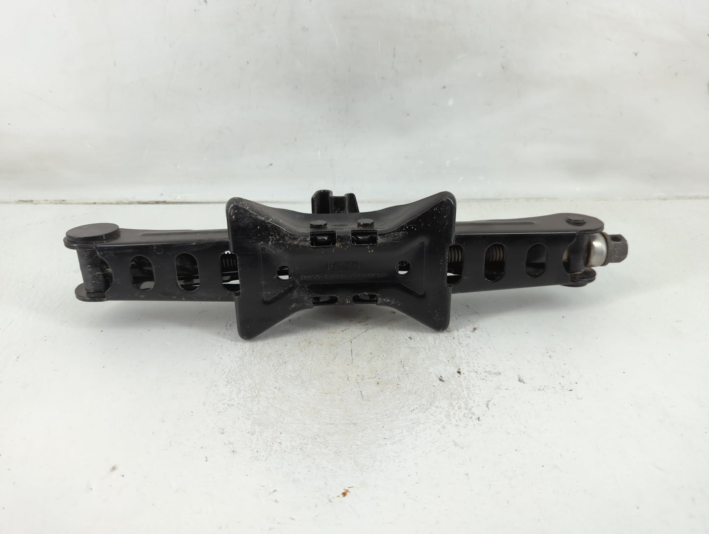 2014 Ford Focus Spare Scissor Car Jack 1123504 - Oemusedautoparts1.com