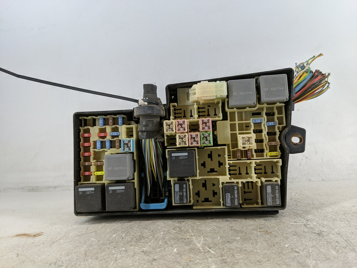 2012-2014 Ford Focus Fusebox Fuse Box Panel Relay Module P/N:AV6T-14A067-AB Fits Fits 2012 2013 2014 OEM Used Auto Parts - O