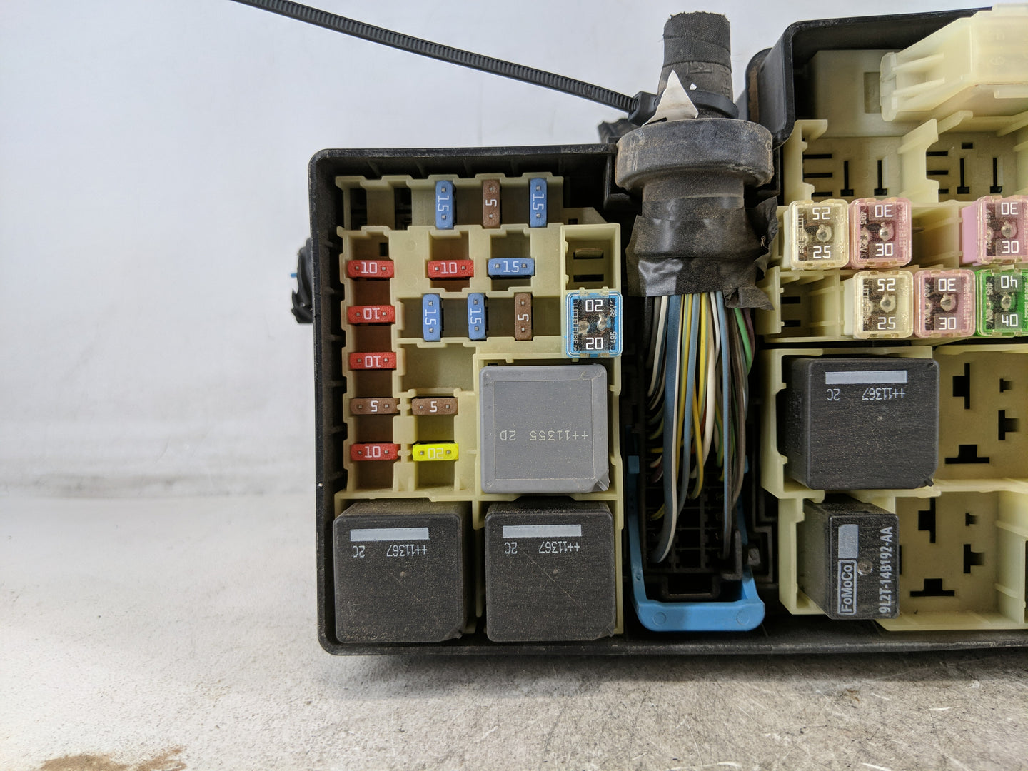 2012-2014 Ford Focus Fusebox Fuse Box Panel Relay Module P/N:AV6T-14A067-AB Fits Fits 2012 2013 2014 OEM Used Auto Parts - O