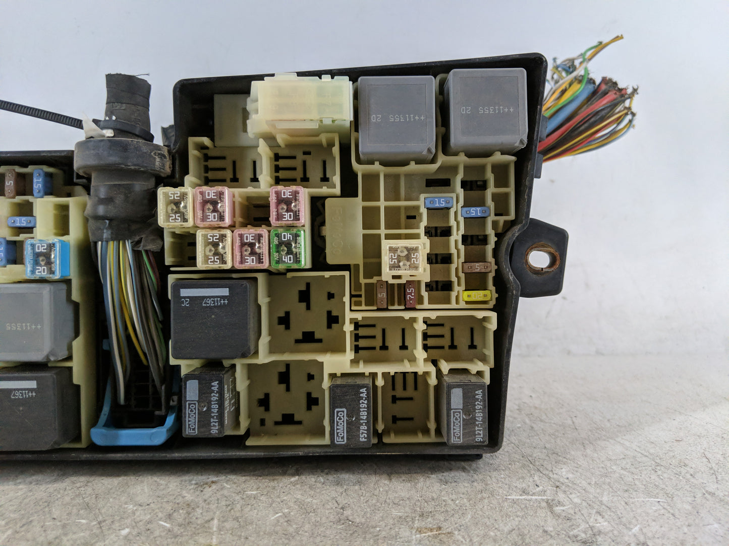 2012-2014 Ford Focus Fusebox Fuse Box Panel Relay Module P/N:AV6T-14A067-AB Fits Fits 2012 2013 2014 OEM Used Auto Parts - O