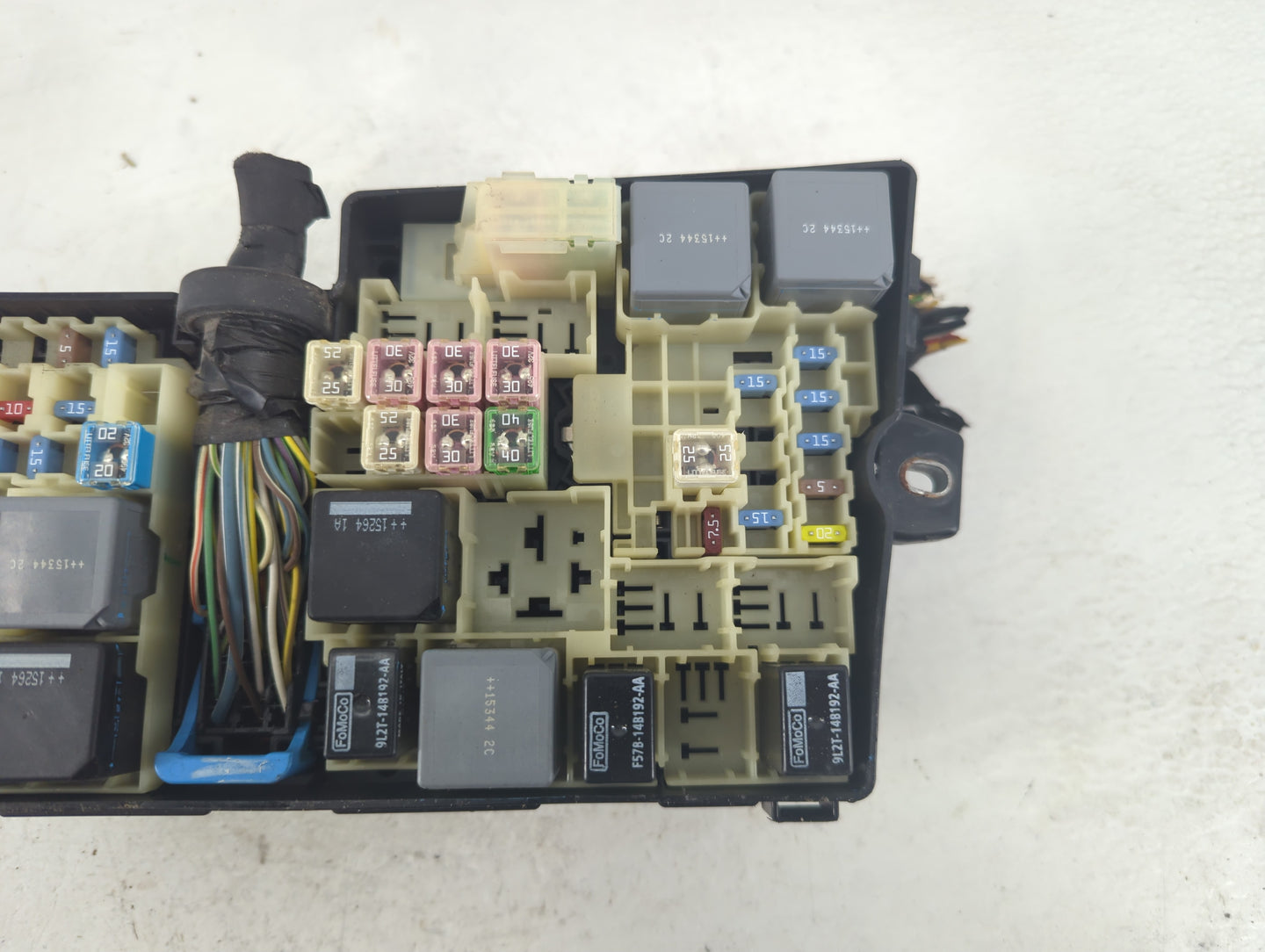 2012-2014 Ford Focus Fusebox Fuse Box Panel Relay Module P/N:AV6T-14A076-AB Fits Fits 2012 2013 2014 OEM Used Auto Parts - O