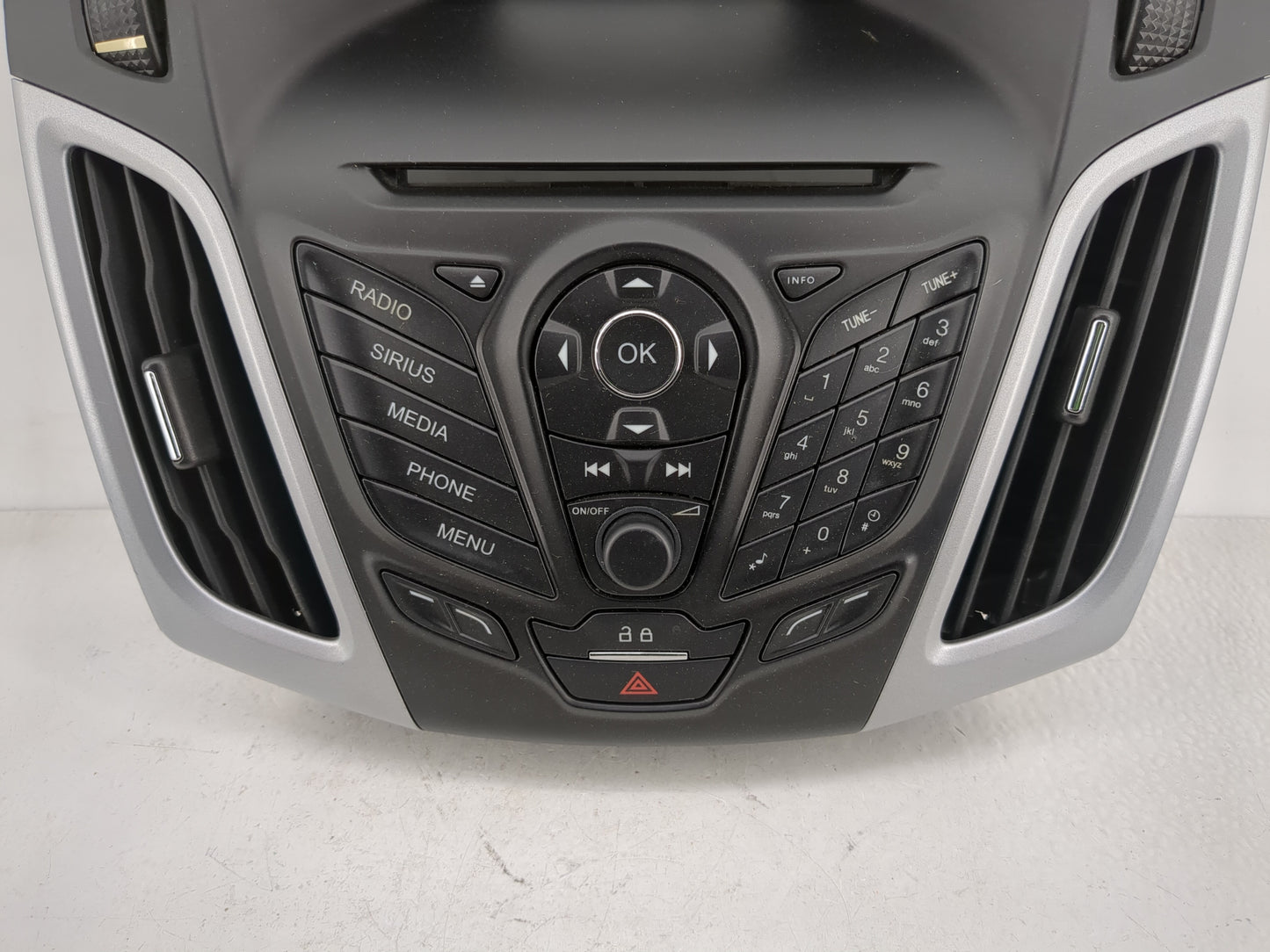 2014 Ford Focus Radio AM FM Cd Player Receiver Replacement P/N:BM51-A014L20-AF-3JA6 CTR-RHS-LOW Fits OEM Used Auto Parts - O