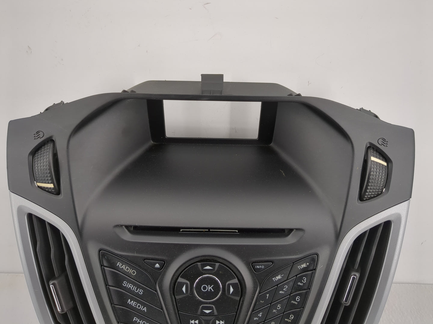 2014 Ford Focus Radio AM FM Cd Player Receiver Replacement P/N:BM51-A014L20-AF-3JA6 CTR-RHS-LOW Fits OEM Used Auto Parts - O