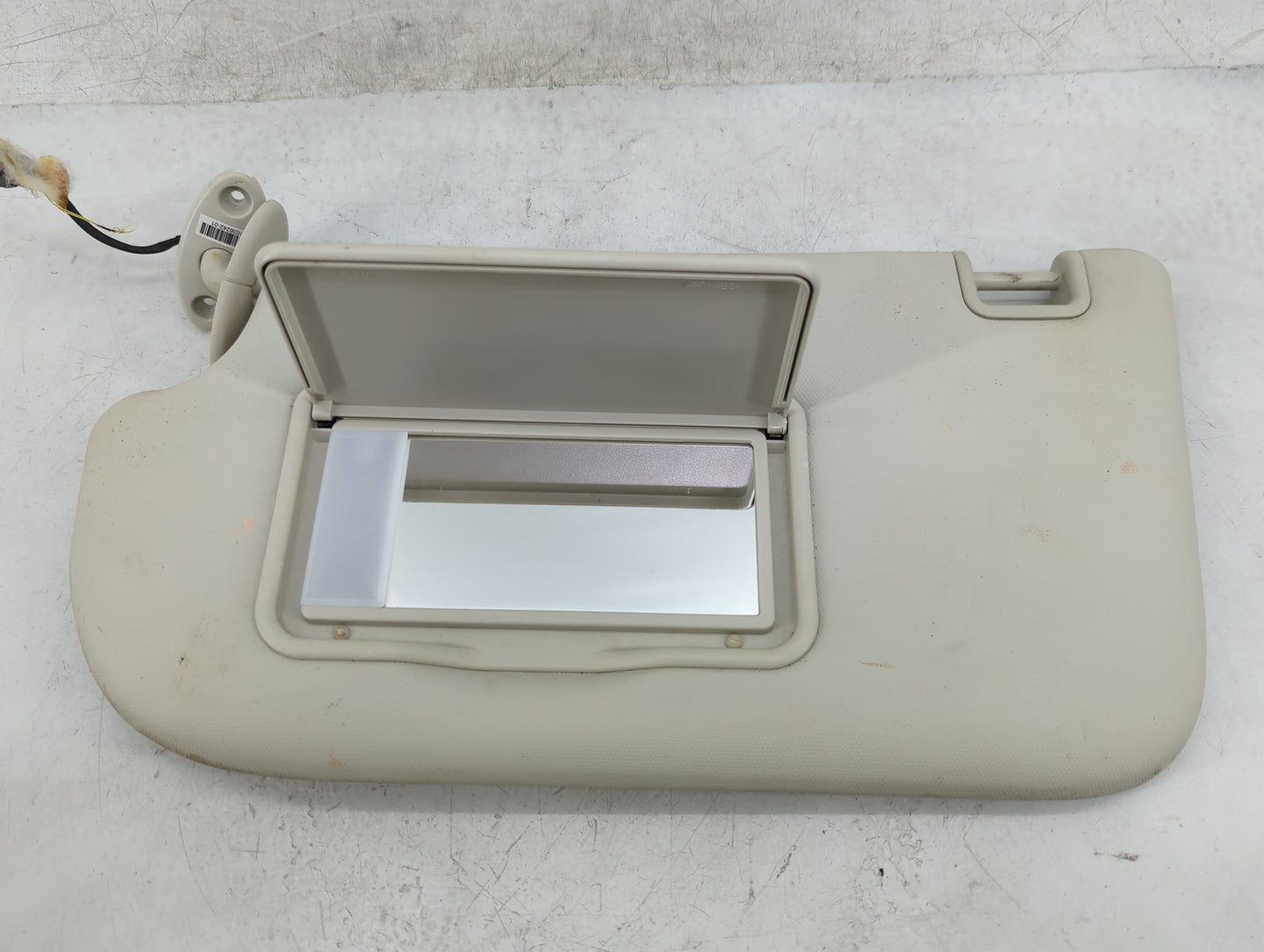 2013-2018 Ford Focus Sun Visor Shade Replacement Driver Left Mirror Fits Fits 2013 2014 2015 2016 2017 2018 OEM Used Auto Pa