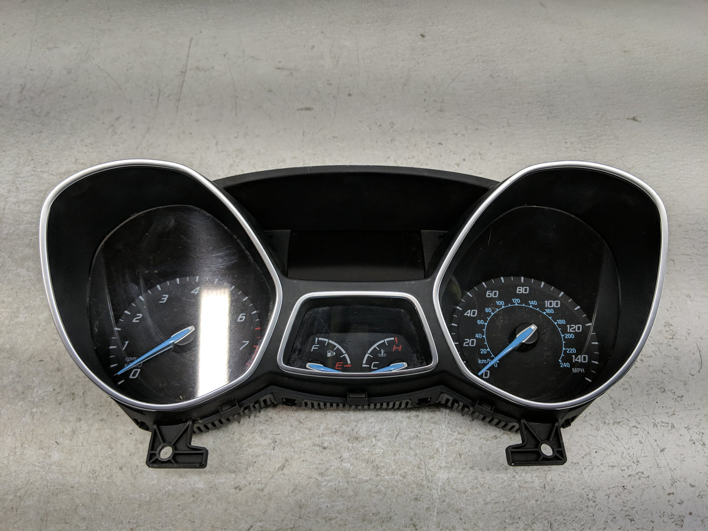 2013-2014 Ford Focus Instrument Cluster Speedometer Gauges P/N:CM5T-10849-CTG Miles: Fits Fits 2013 2014 OEM Used Auto Parts
