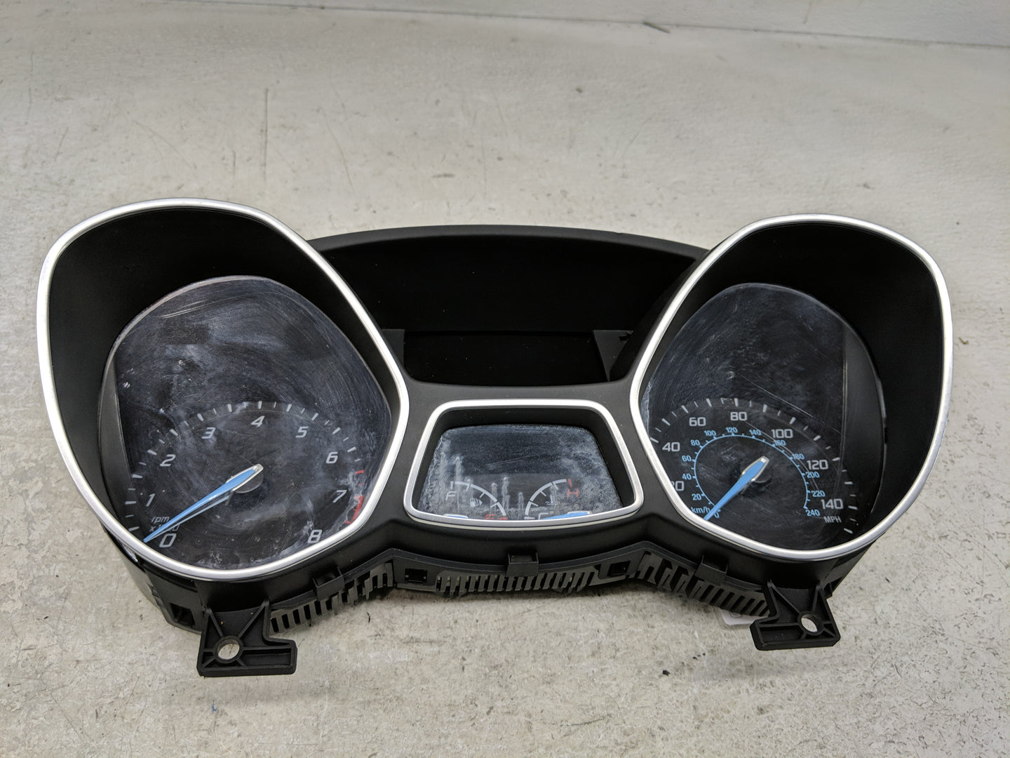 2013-2014 Ford Focus Instrument Cluster Speedometer Gauges P/N:CM5T-10849-CTG Fits Fits 2013 2014 OEM Used Auto Parts - Oemu