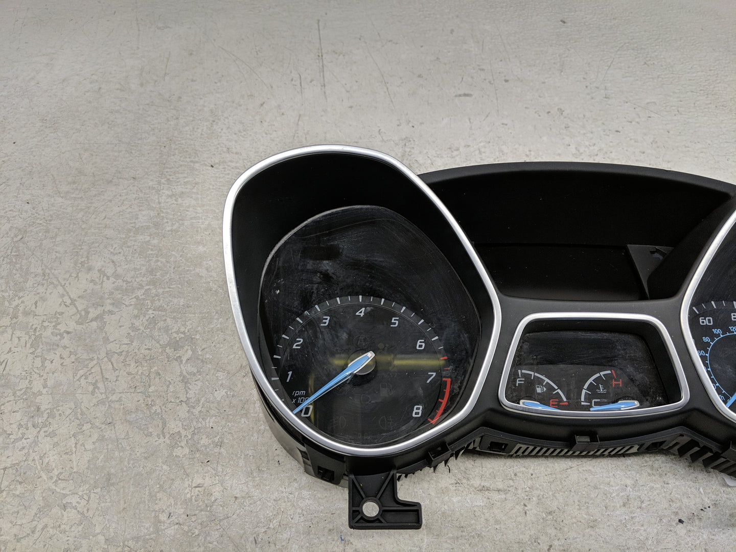 2013-2014 Ford Focus Instrument Cluster Speedometer Gauges P/N:CM5T-10849-CTG Fits Fits 2013 2014 OEM Used Auto Parts - Oemu