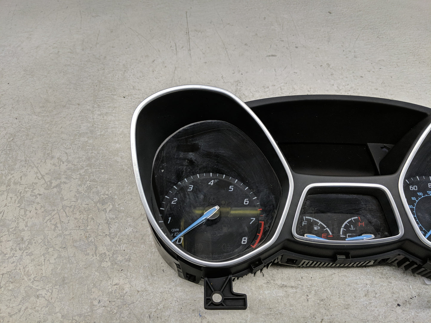 2013-2014 Ford Focus Instrument Cluster Speedometer Gauges P/N:CM5T-10849-CTG Fits Fits 2013 2014 OEM Used Auto Parts - Oemu