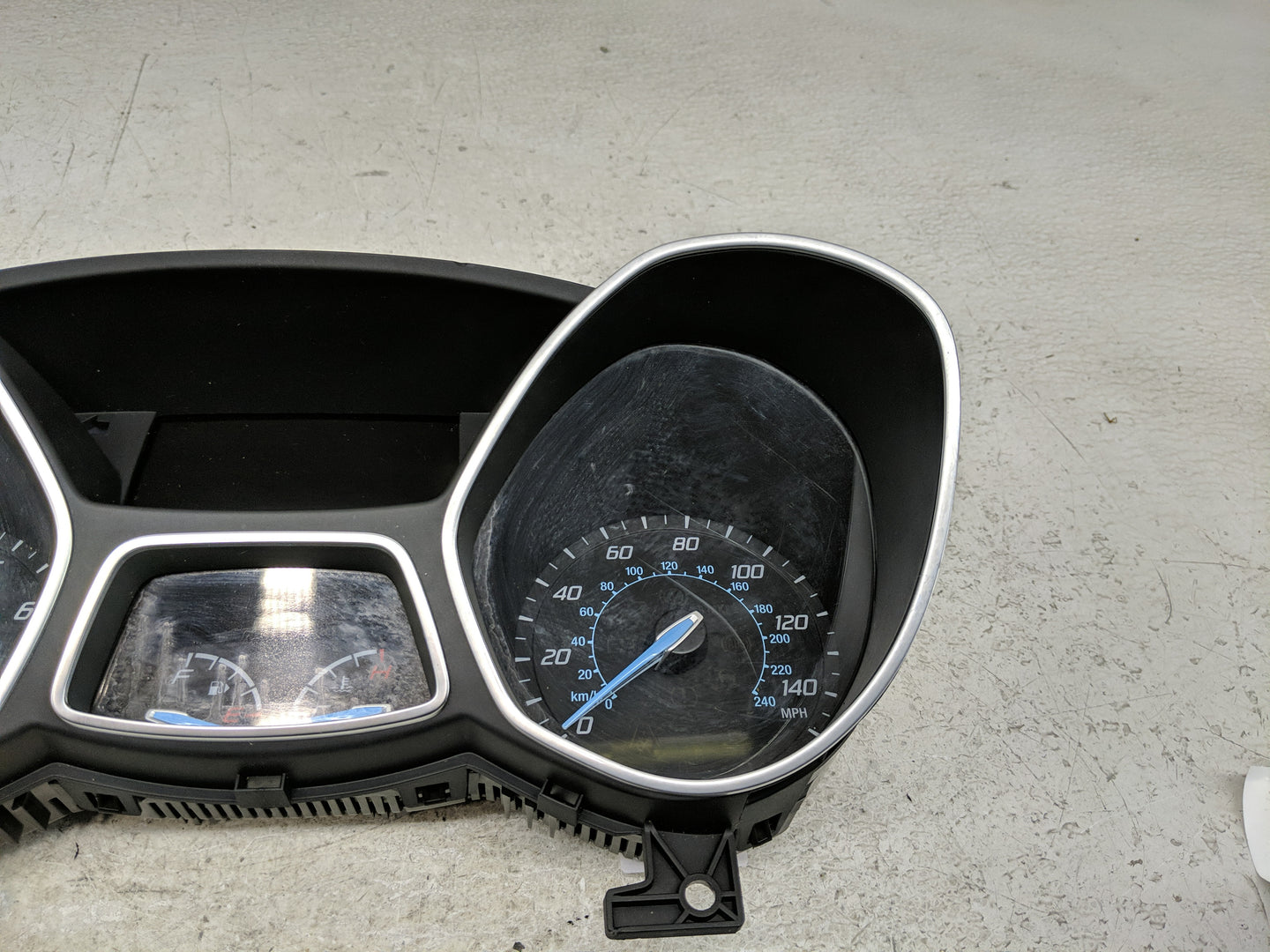 2013-2014 Ford Focus Instrument Cluster Speedometer Gauges P/N:CM5T-10849-CTG Fits Fits 2013 2014 OEM Used Auto Parts - Oemu