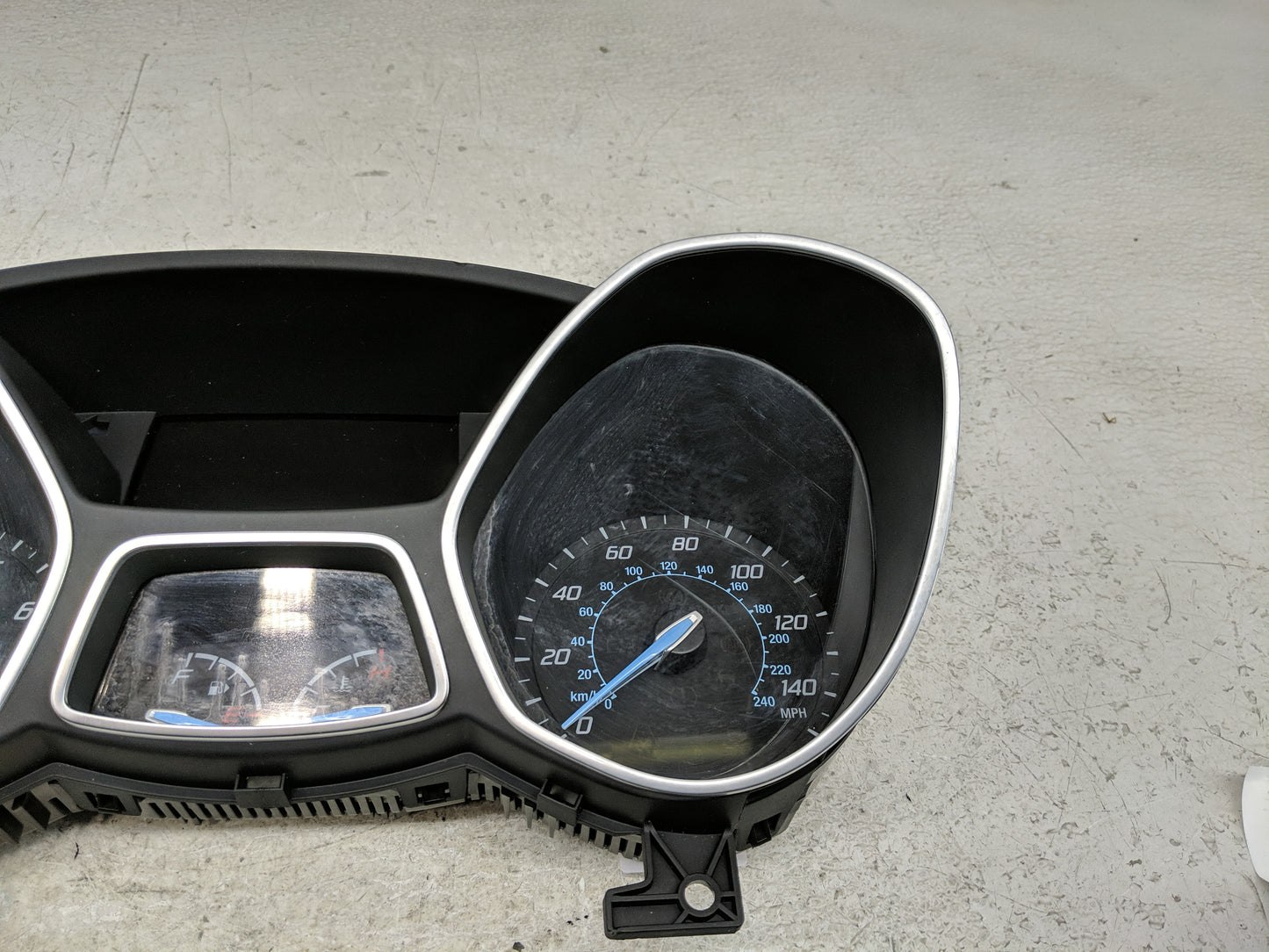 2013-2014 Ford Focus Instrument Cluster Speedometer Gauges P/N:CM5T-10849-CTG Fits Fits 2013 2014 OEM Used Auto Parts - Oemu