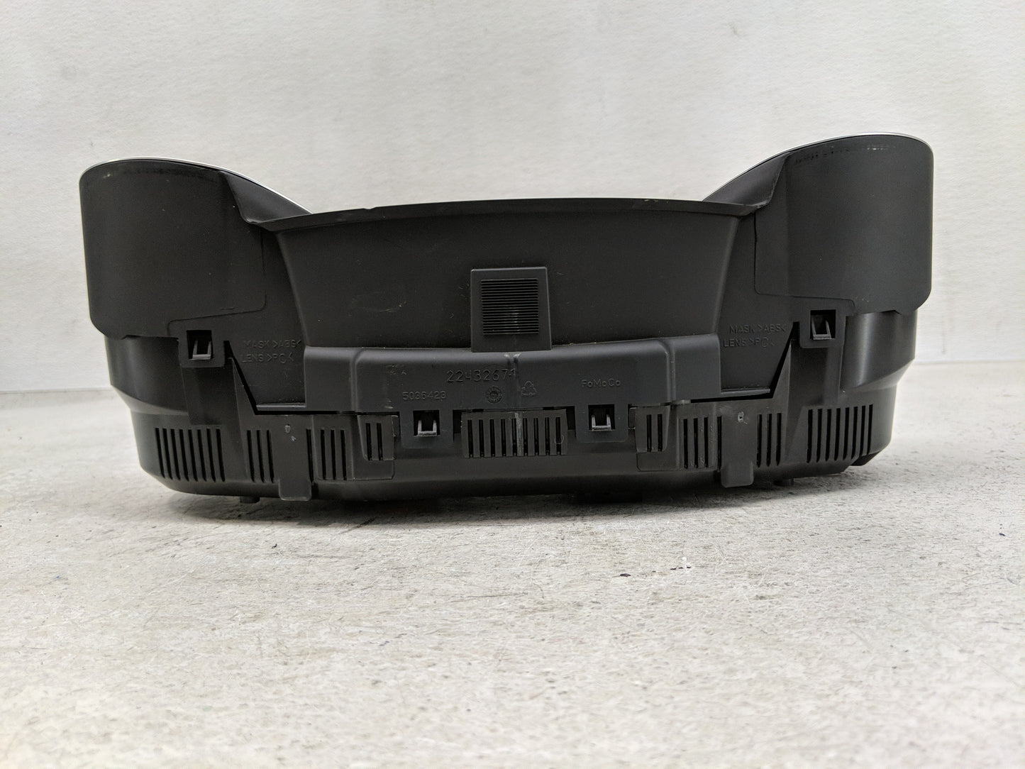 2013-2014 Ford Focus Instrument Cluster Speedometer Gauges P/N:CM5T-10849-CTG Fits Fits 2013 2014 OEM Used Auto Parts - Oemu