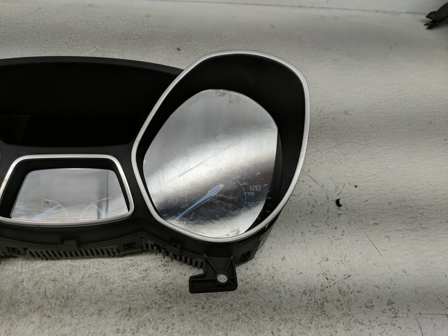 2013-2014 Ford Focus Instrument Cluster Speedometer Gauges P/N:CM5T-10849-CTG Fits Fits 2013 2014 OEM Used Auto Parts - Oemu