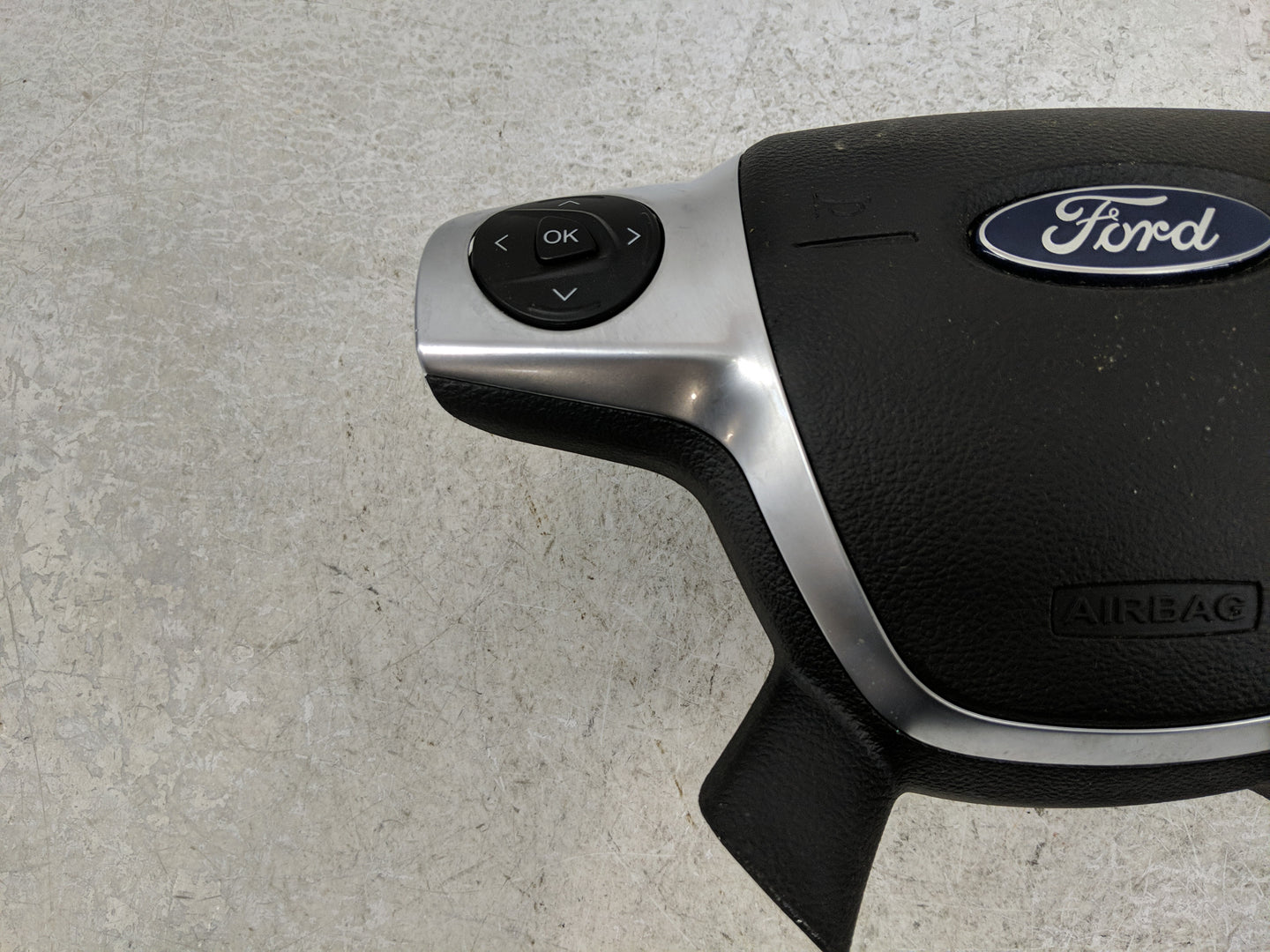 2014-2018 Ford Focus Air Bag Driver Left Steering Wheel Mounted P/N:EM51A042B85BA3ZHE Fits Fits 2014 2015 2016 2017 2018 OEM