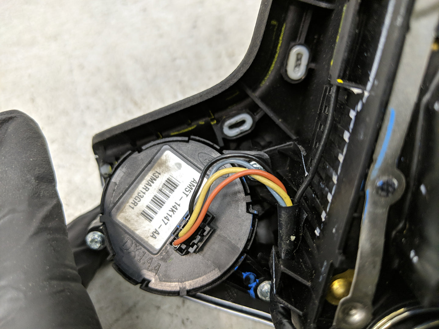 2014-2018 Ford Focus Air Bag Driver Left Steering Wheel Mounted P/N:EM51A042B85BA3ZHE Fits Fits 2014 2015 2016 2017 2018 OEM