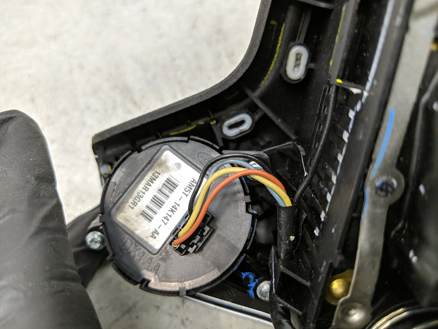 2014-2018 Ford Focus Air Bag Driver Left Steering Wheel Mounted P/N:EM51A042B85BA3ZHE Fits Fits 2014 2015 2016 2017 2018 OEM