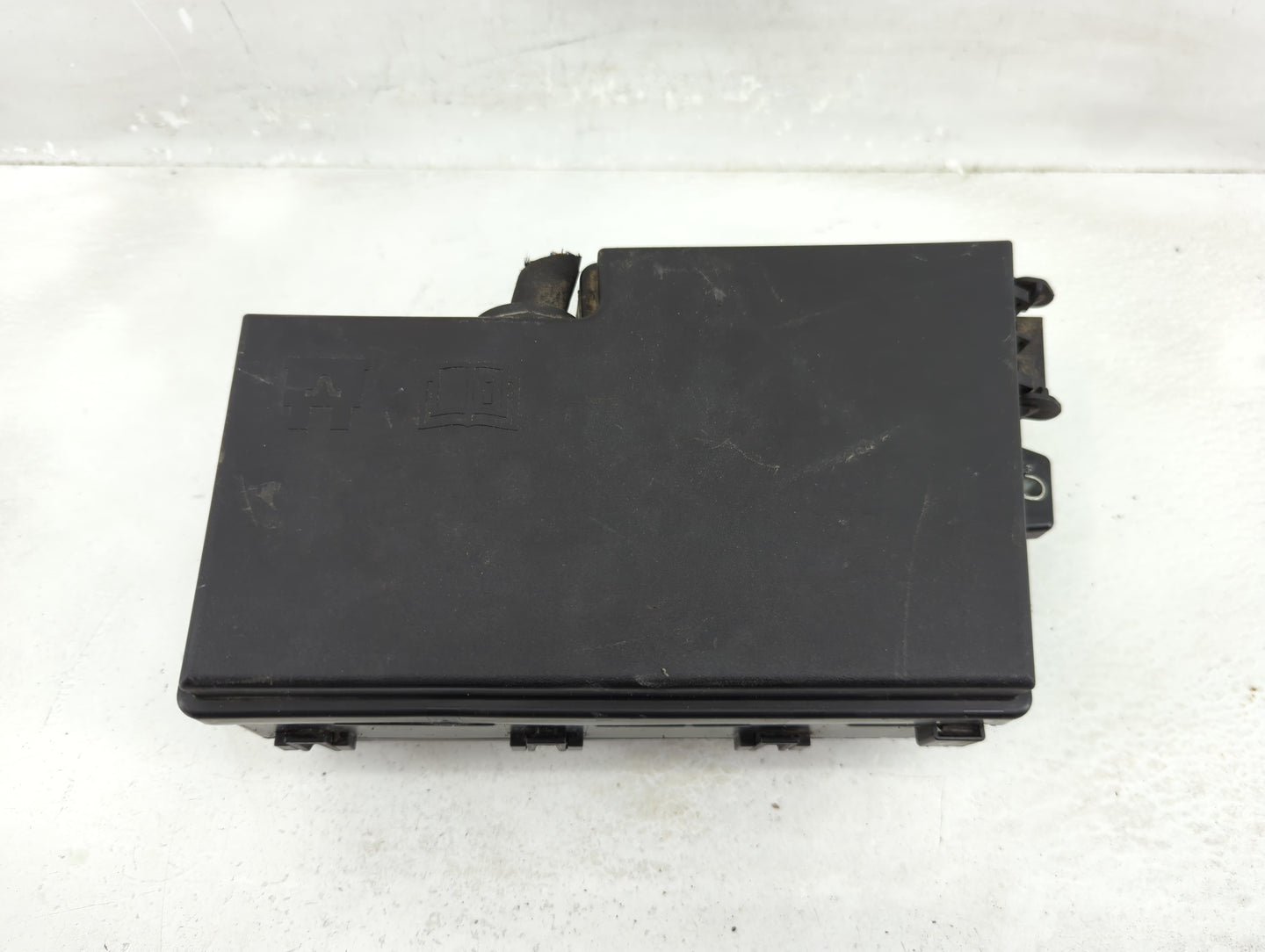 2012-2014 Ford Focus Fusebox Fuse Box Panel Relay Module P/N:19197-000-001 AV6T-14A076-AB, 21090 000 001 Fits Fits 2012 2013